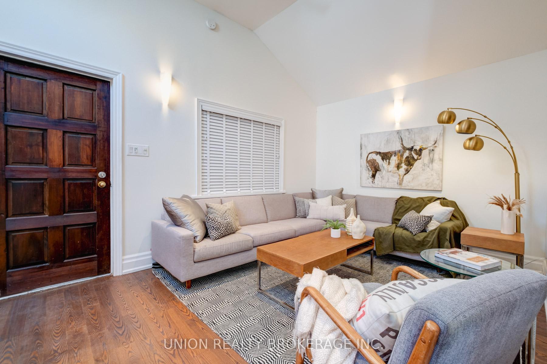 158 Chisholm Avenue, Toronto