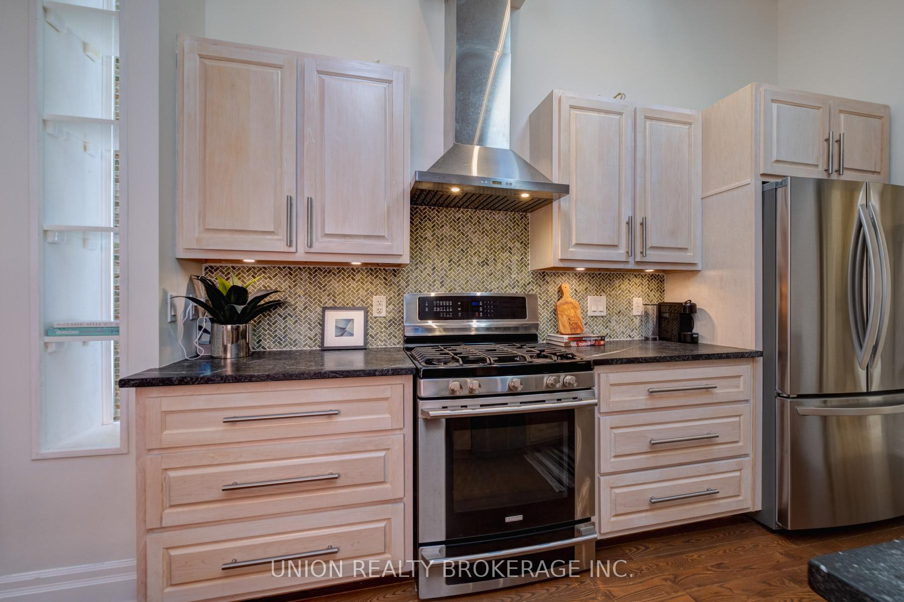 158 Chisholm Avenue, Toronto