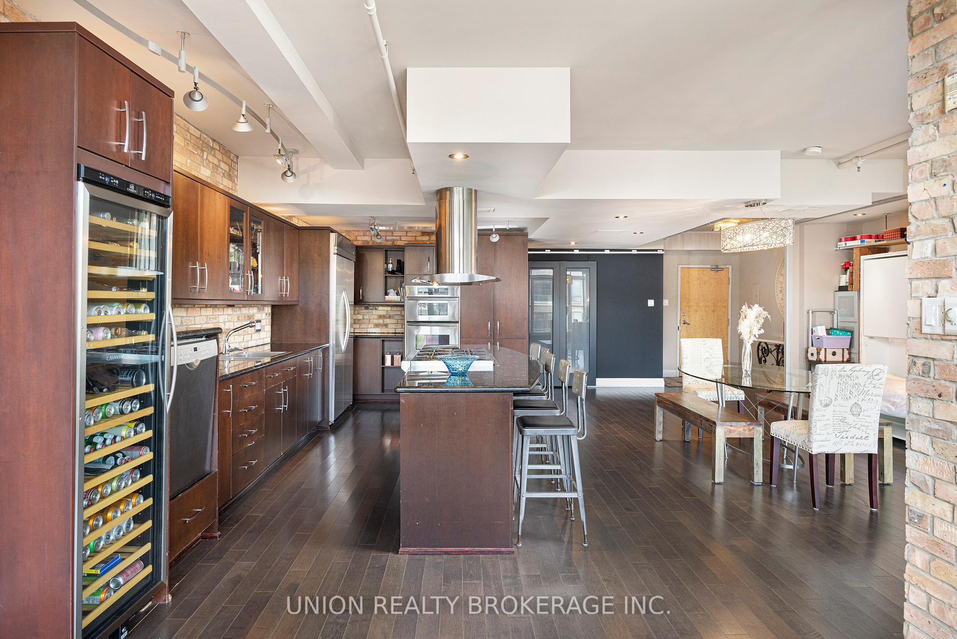 #303 - 1852 Queen Street