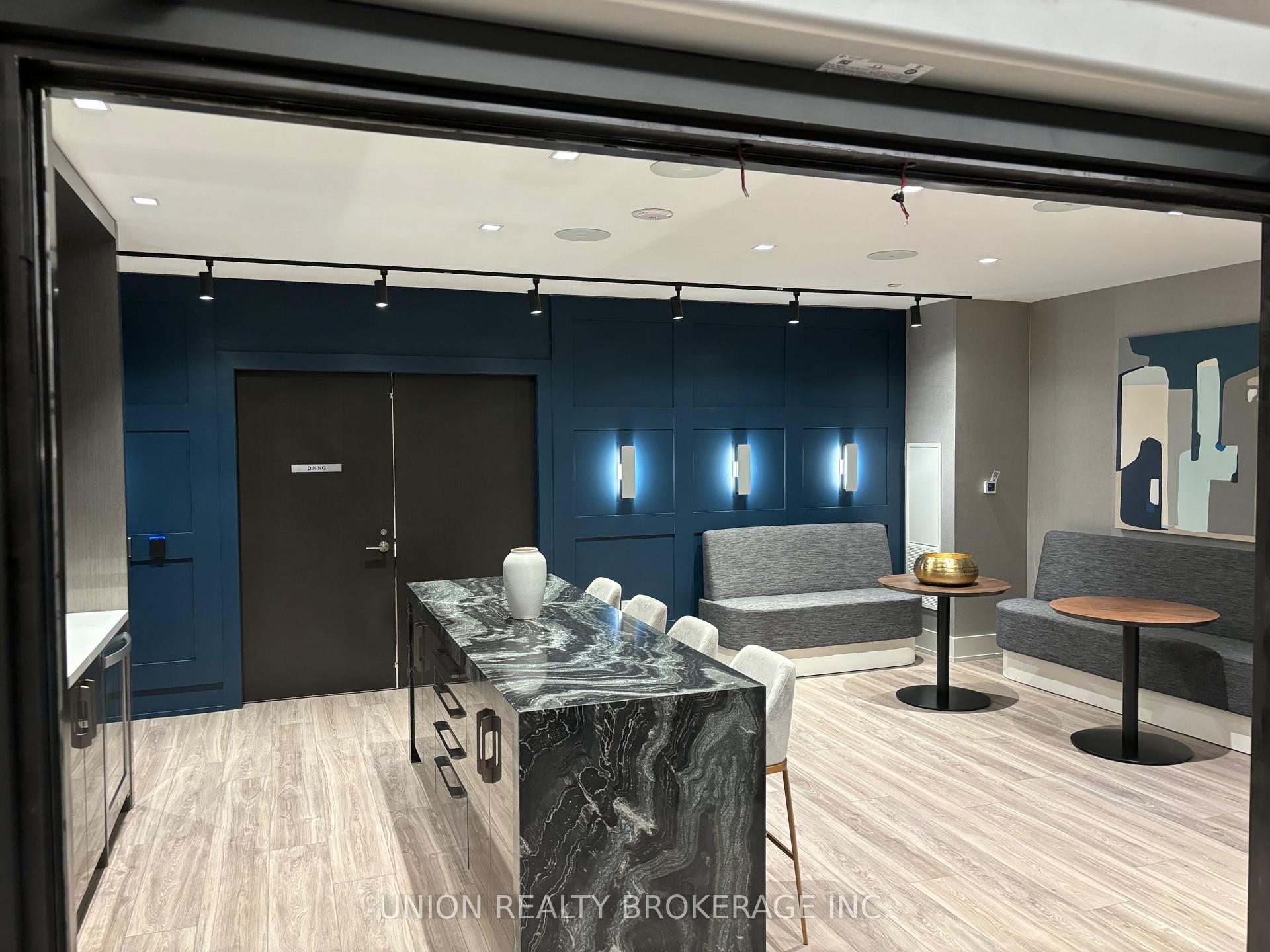 #606 - 286 Main Street