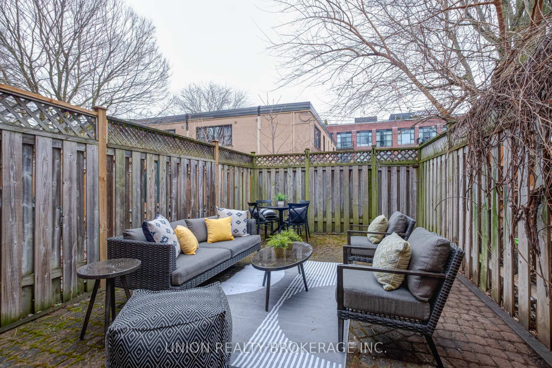 #9 - 90 Kippendavie Avenue