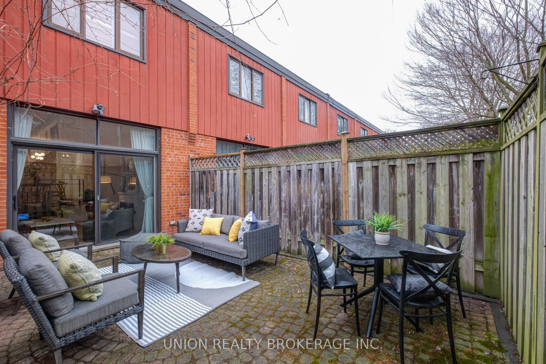 #9 - 90 Kippendavie Avenue