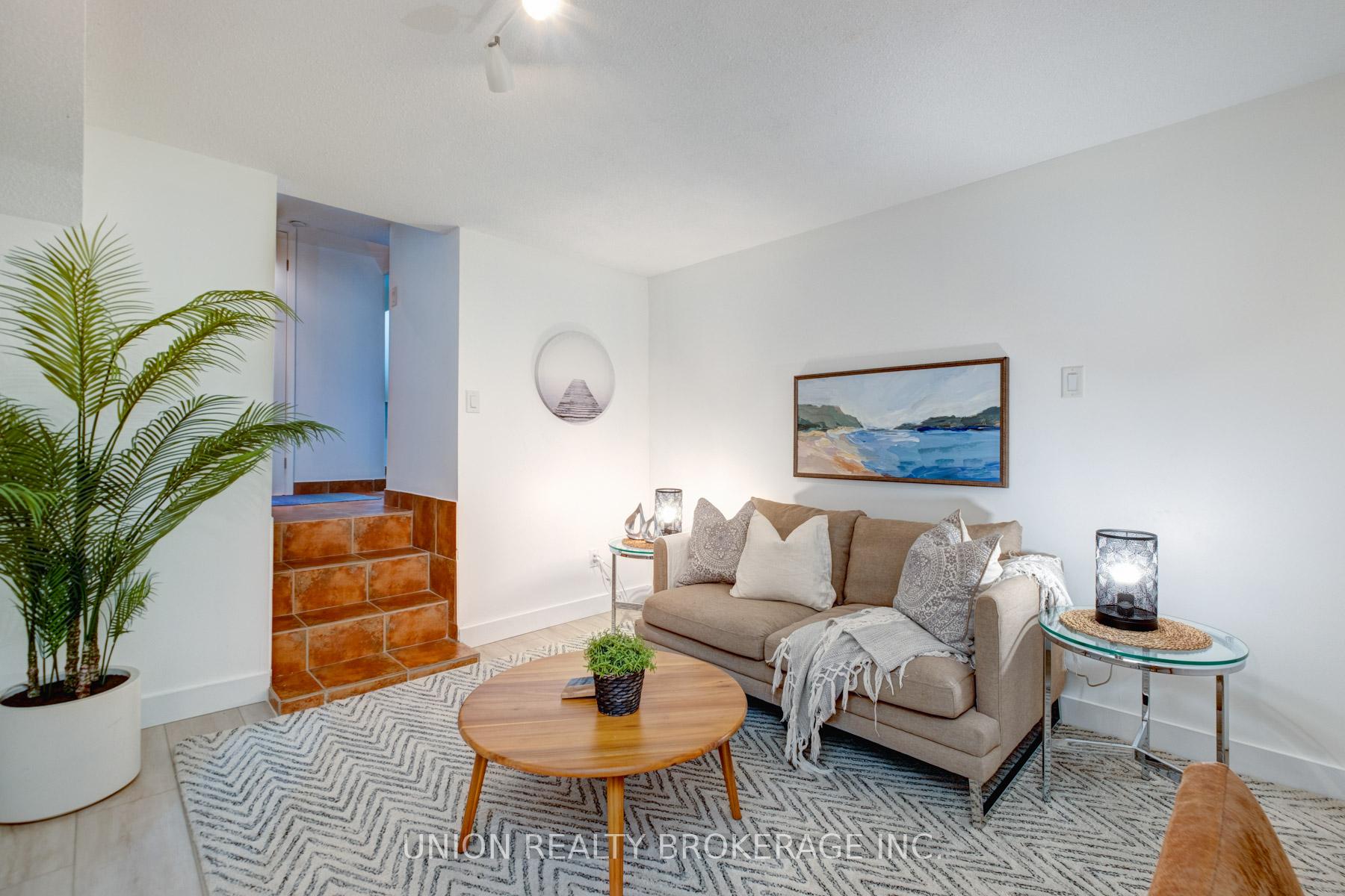 #9 - 90 Kippendavie Avenue