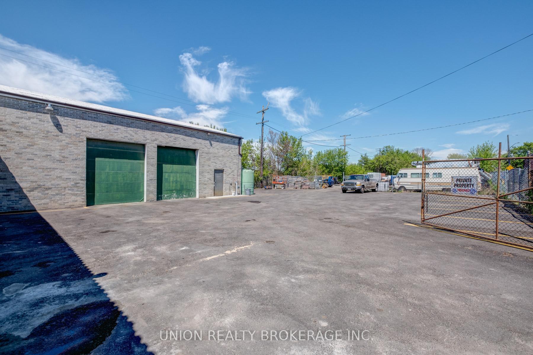 723 Albert Street