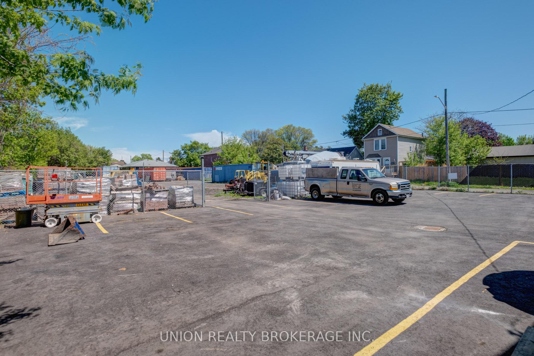 723 Albert Street