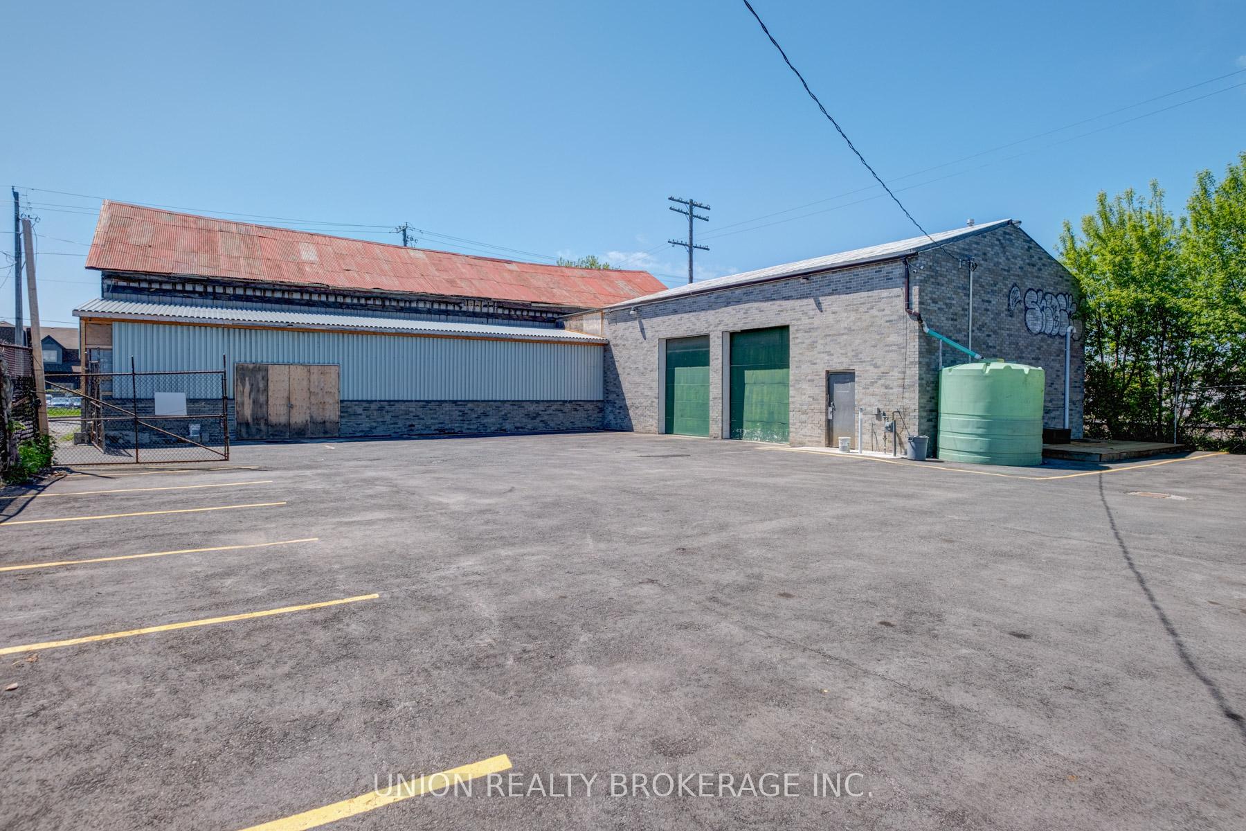 723 Albert Street