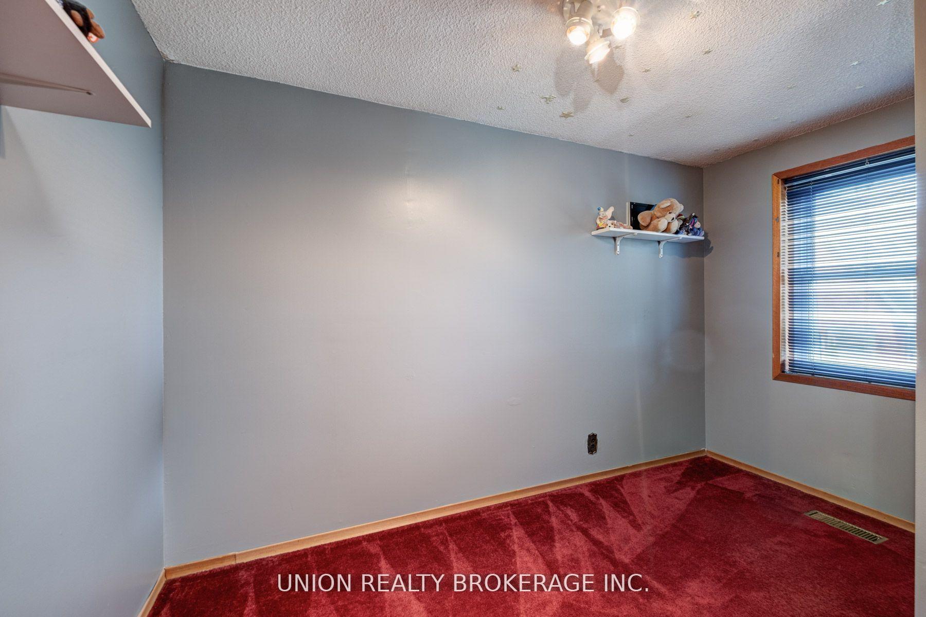 24 Benlamond Avenue