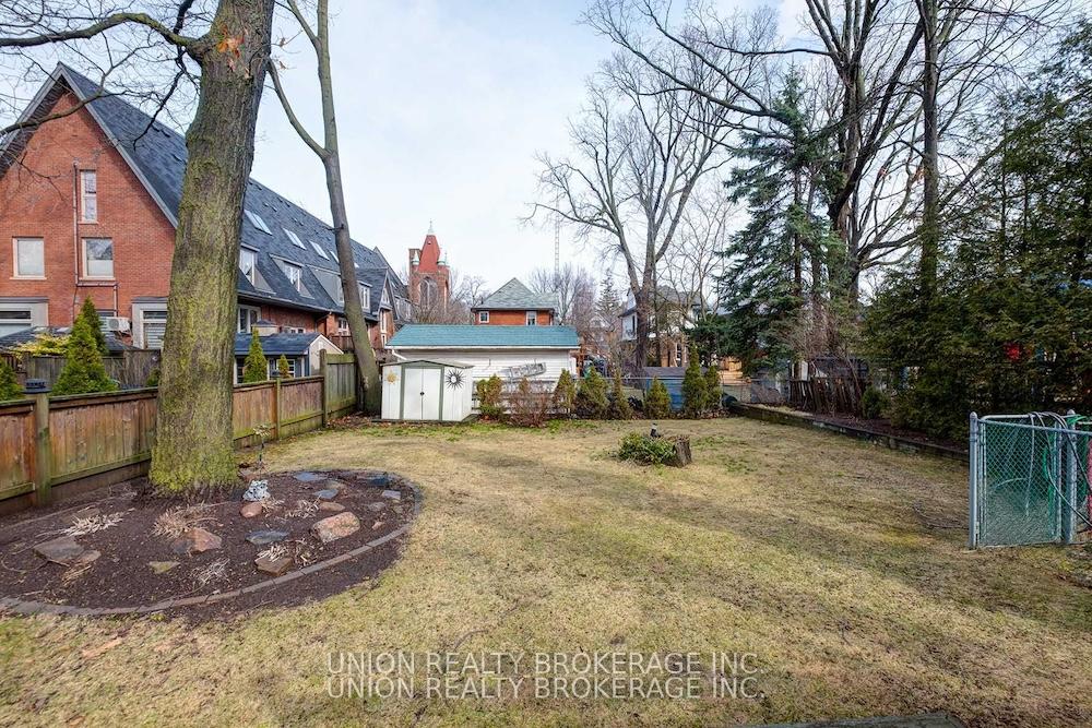 24 Benlamond Avenue