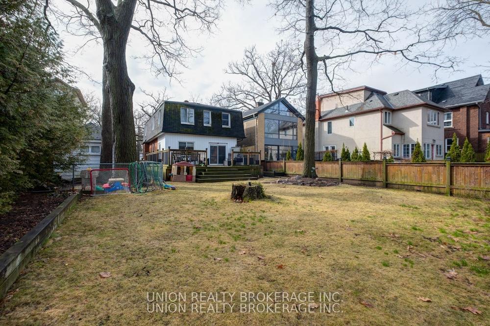 24 Benlamond Avenue