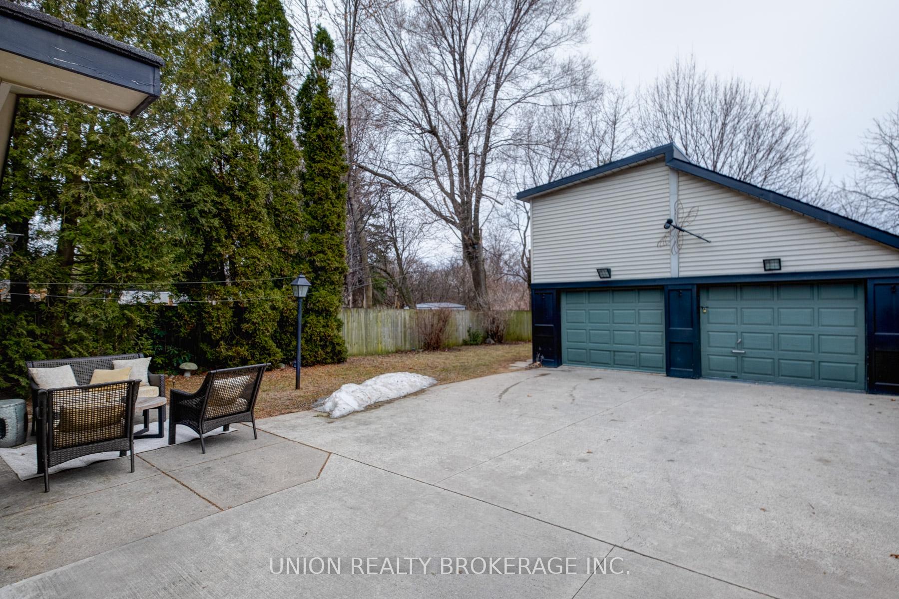 54 Oakridge Drive, Toronto