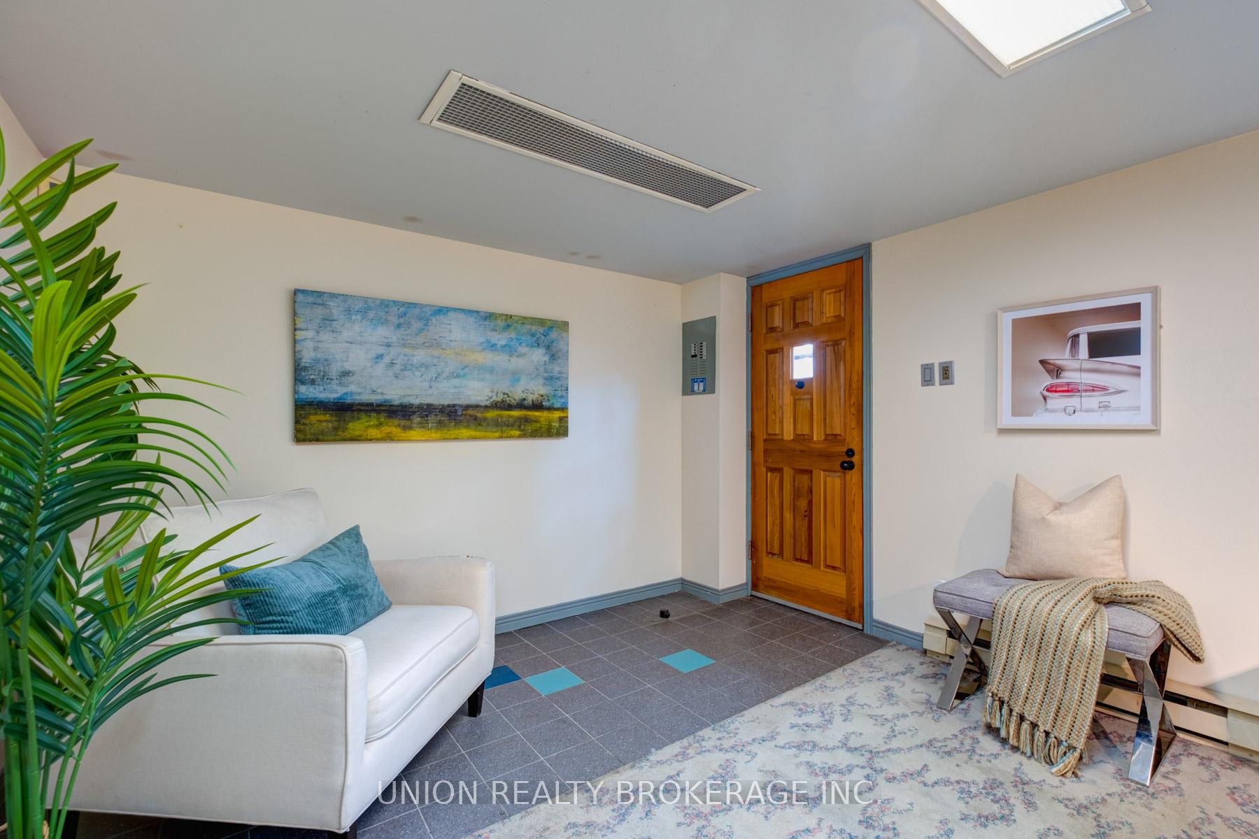 54 Oakridge Drive, Toronto
