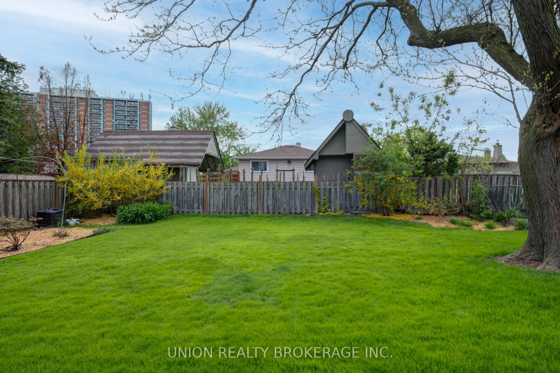 15 Charterhouse Road, Toronto