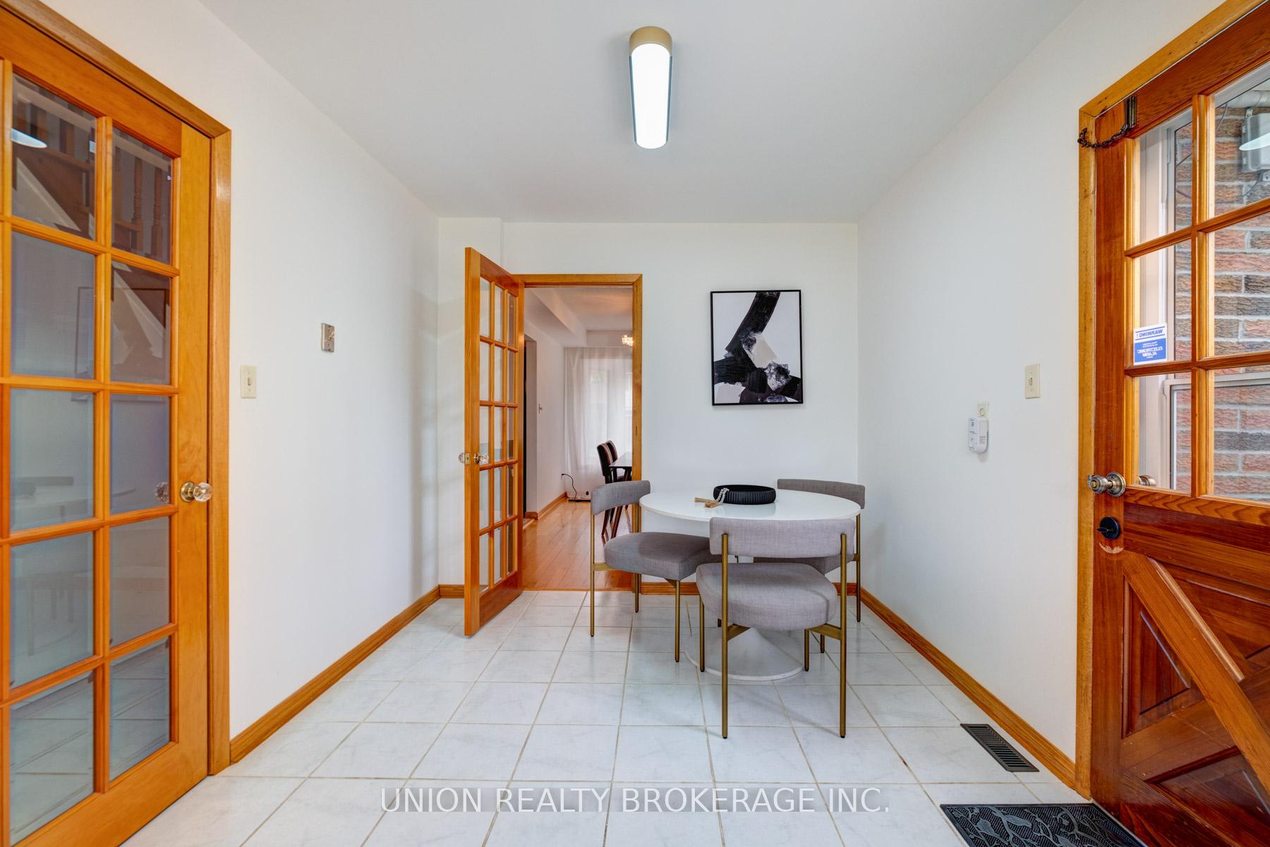 15 Charterhouse Road, Toronto