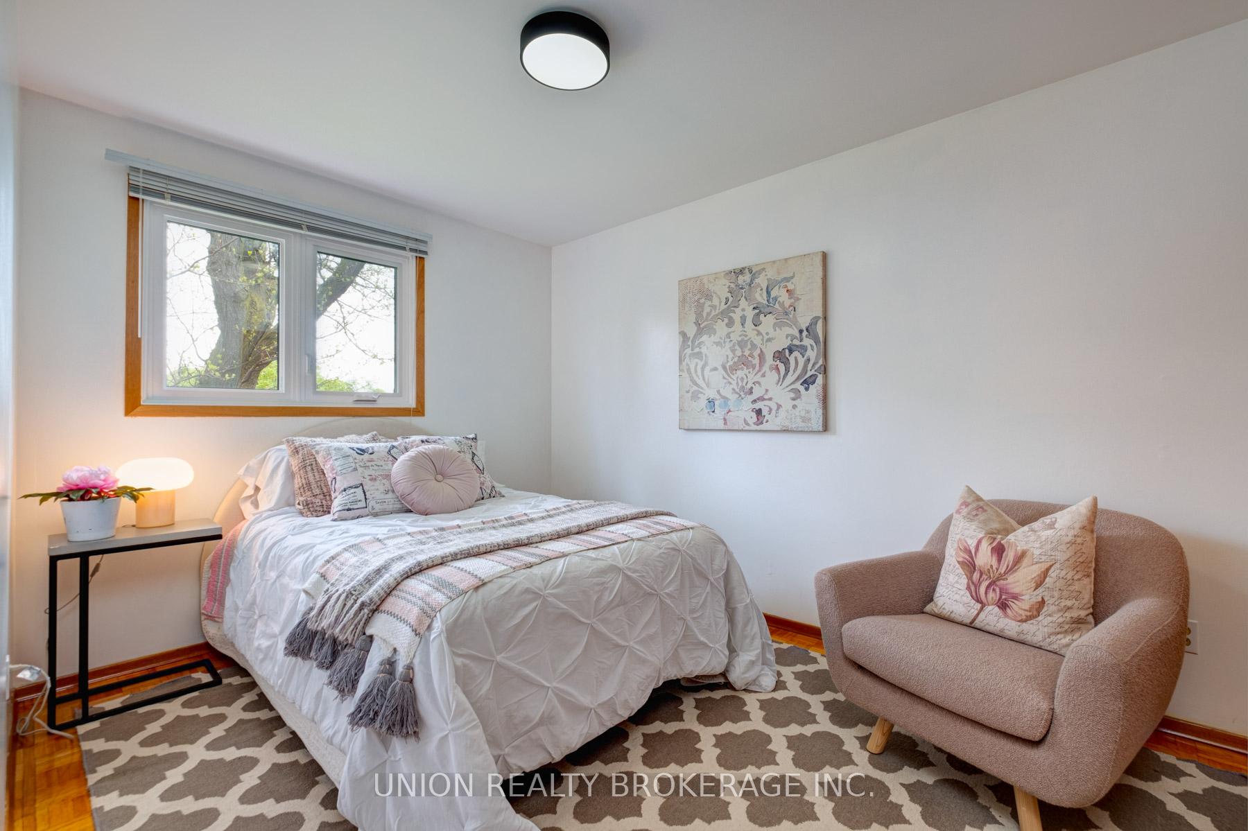 15 Charterhouse Road, Toronto