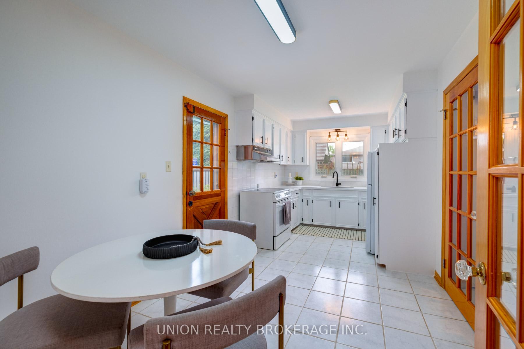 15 Charterhouse Road, Toronto
