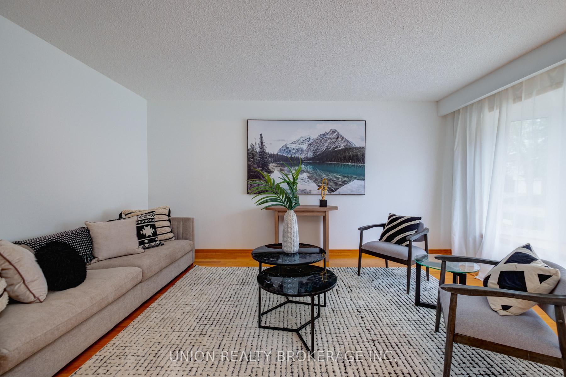 15 Charterhouse Road, Toronto
