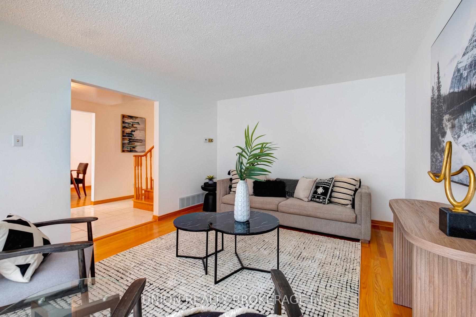 15 Charterhouse Road, Toronto