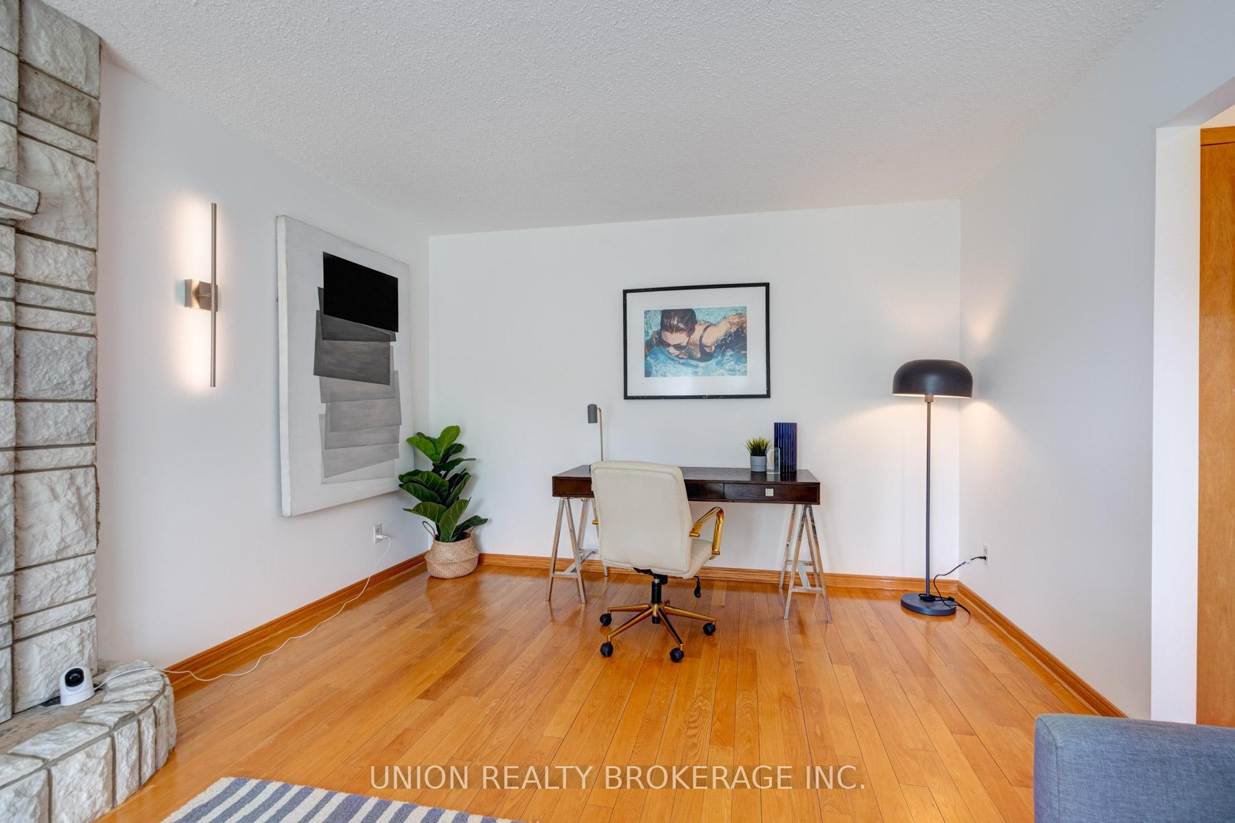 15 Charterhouse Road, Toronto