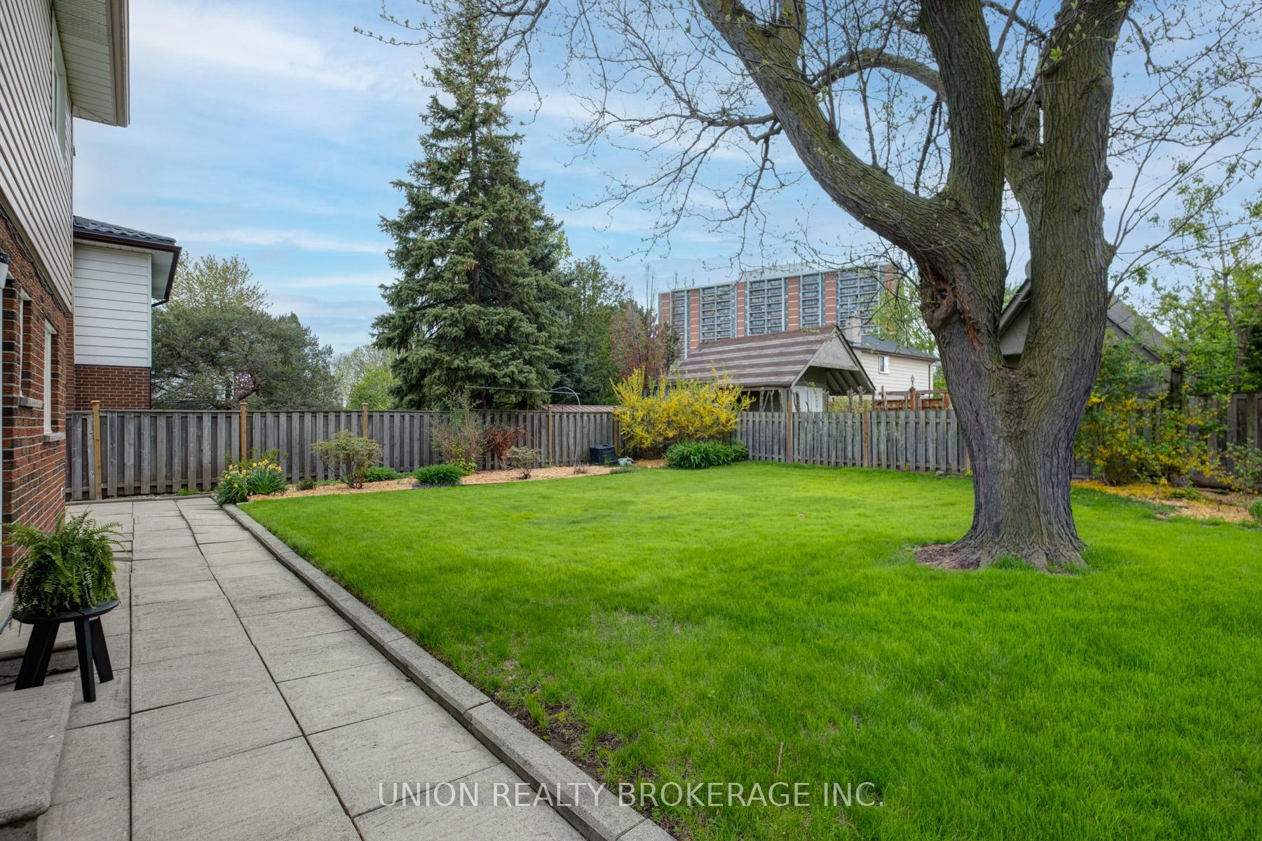 15 Charterhouse Road, Toronto