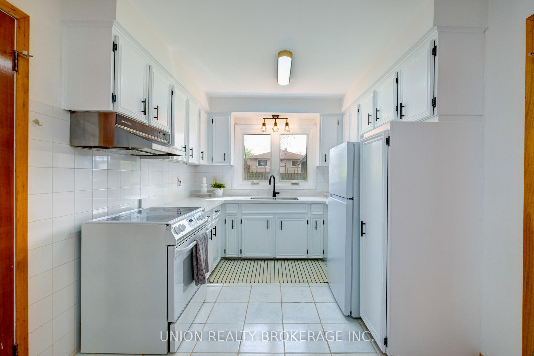 15 Charterhouse Road, Toronto