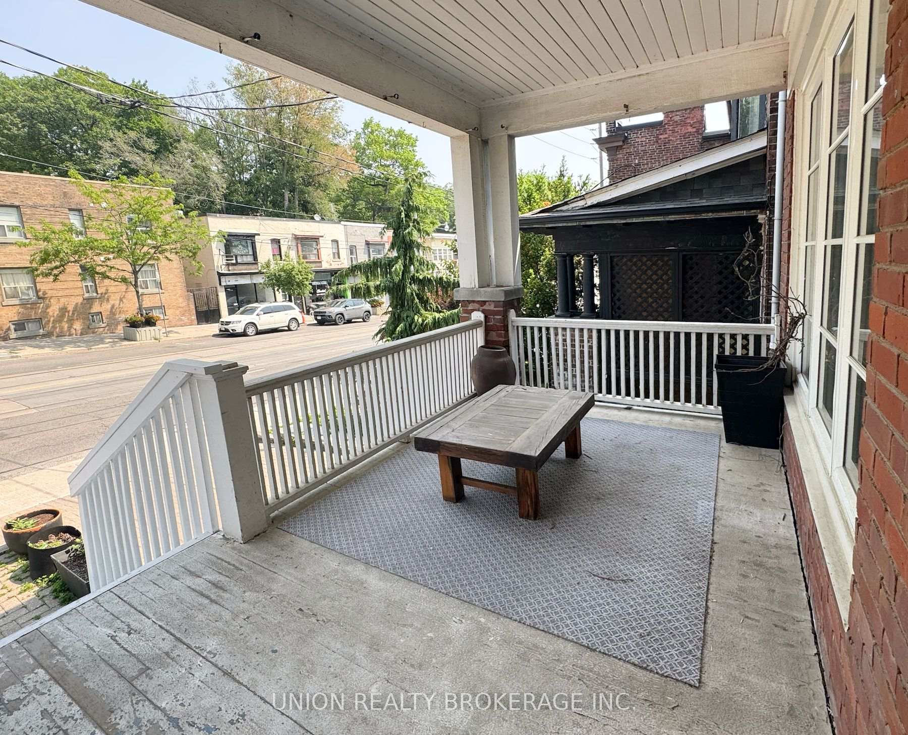 #Main - 2471 Queen Street