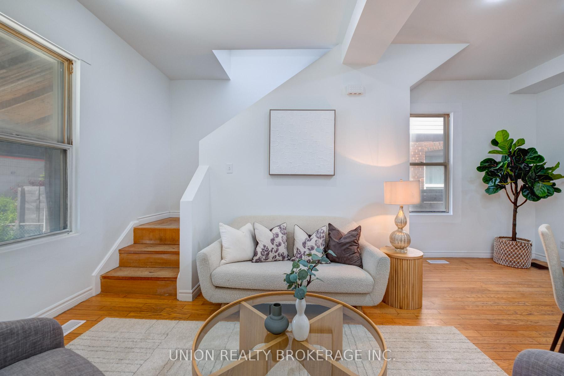 533 Victoria Park Avenue, Toronto