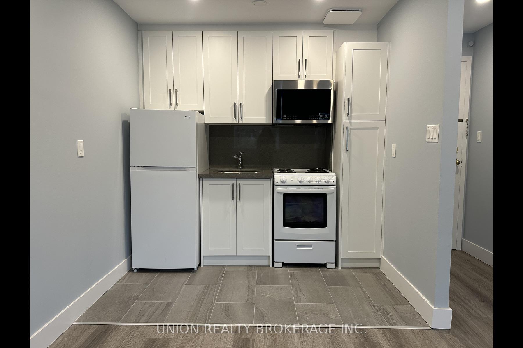 #5 - 856 Kingston Road
