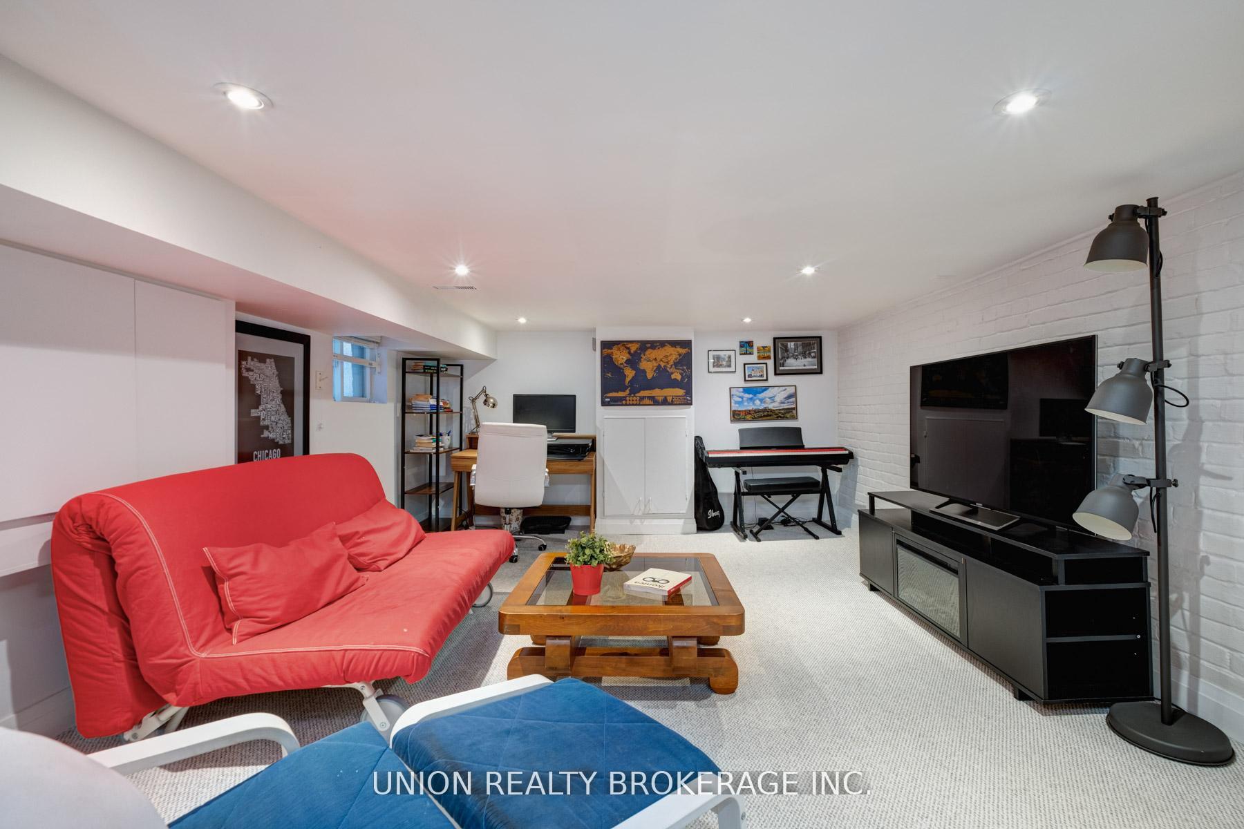 793 Woodbine Avenue, Toronto