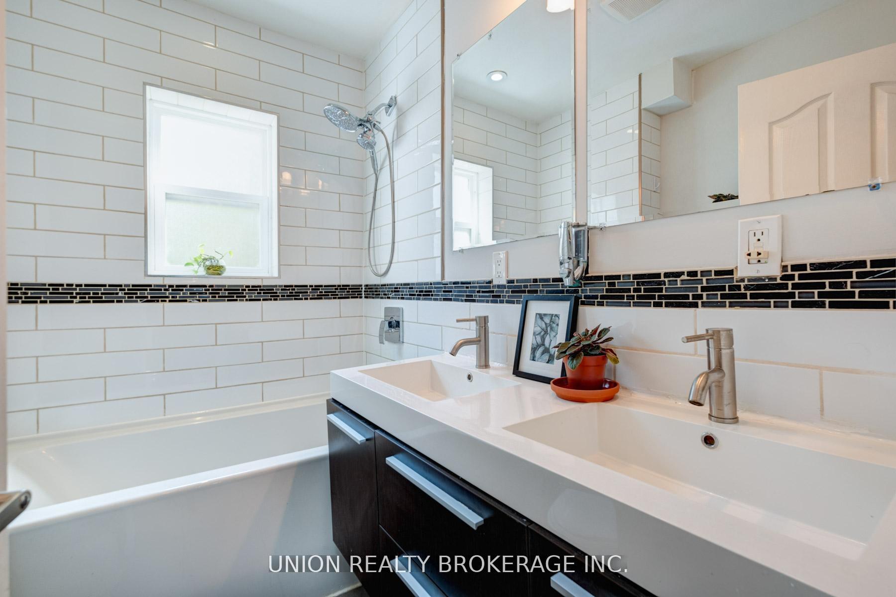 793 Woodbine Avenue, Toronto