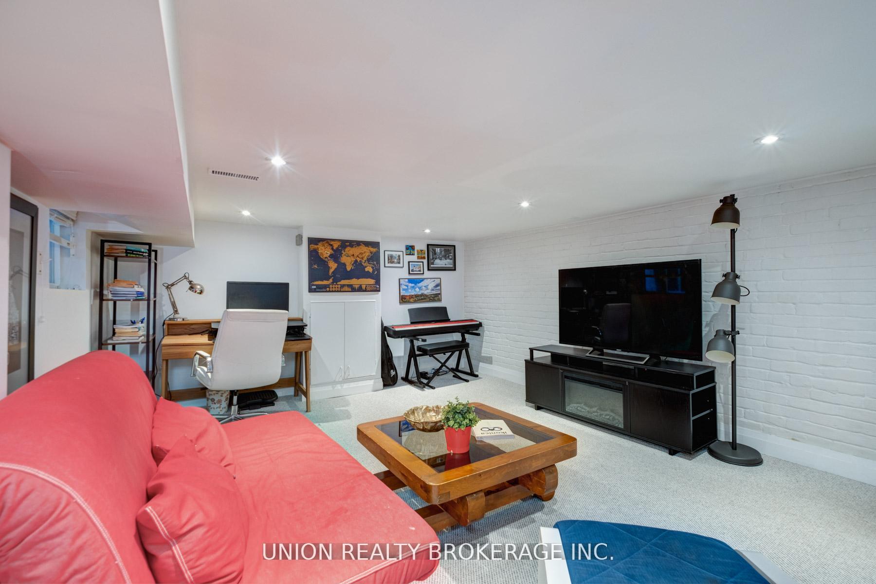 793 Woodbine Avenue, Toronto
