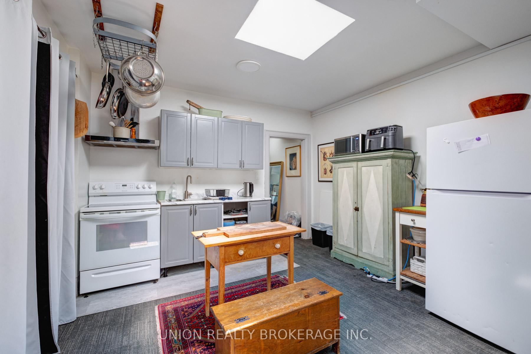 964 Kingston Road, Toronto