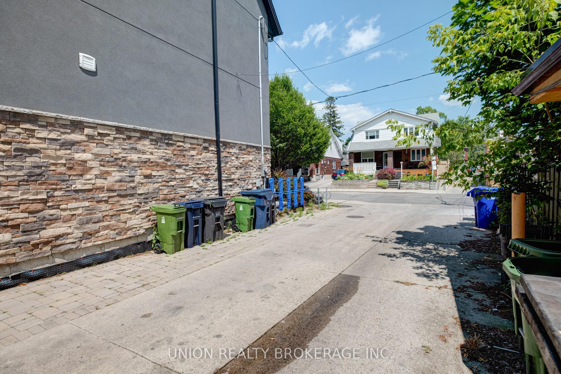 964 Kingston Road, Toronto