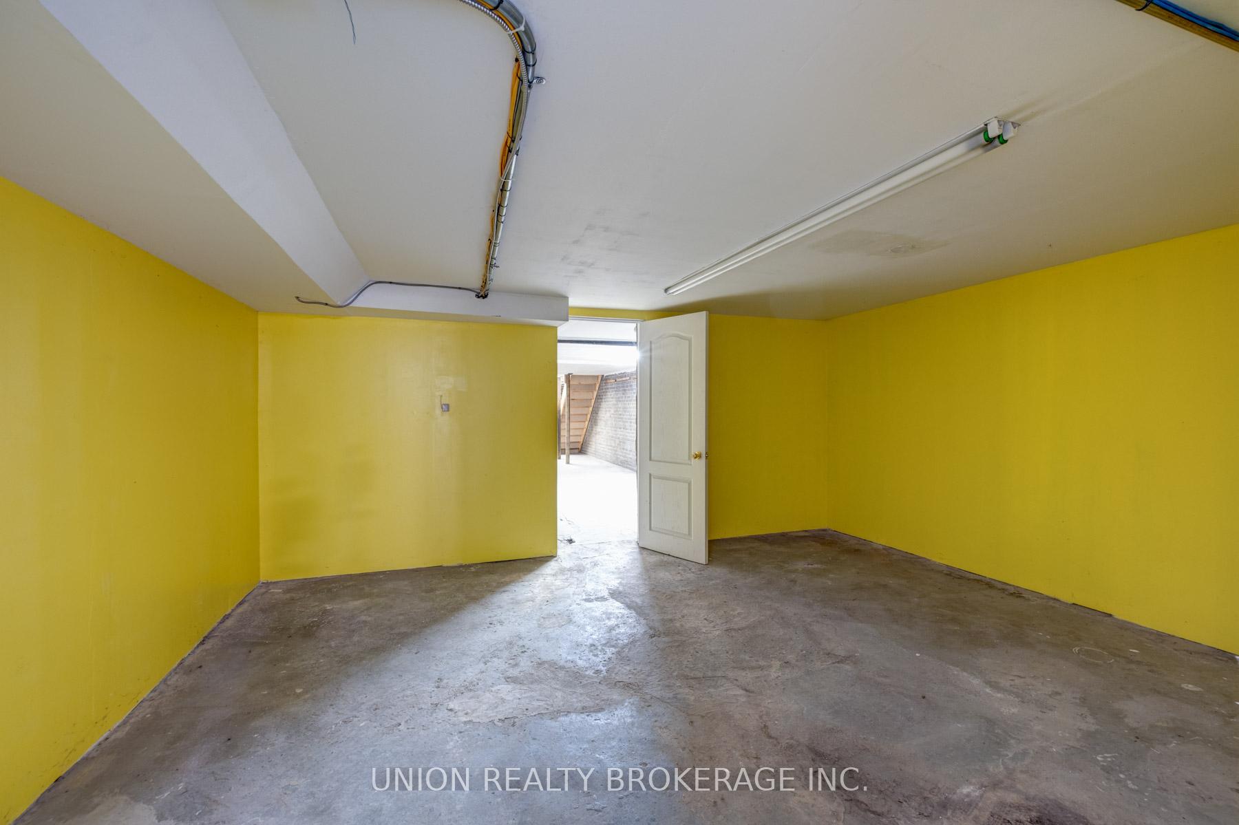 964 Kingston Road, Toronto
