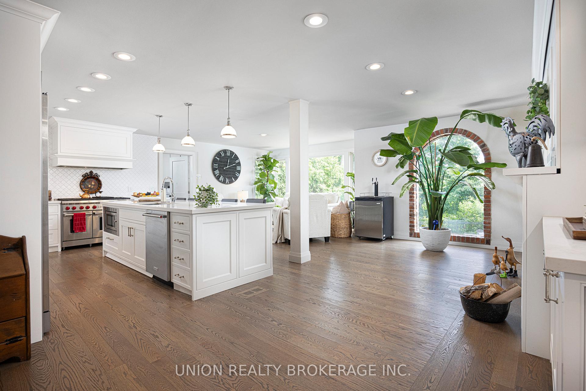787 Glenmanor Drive