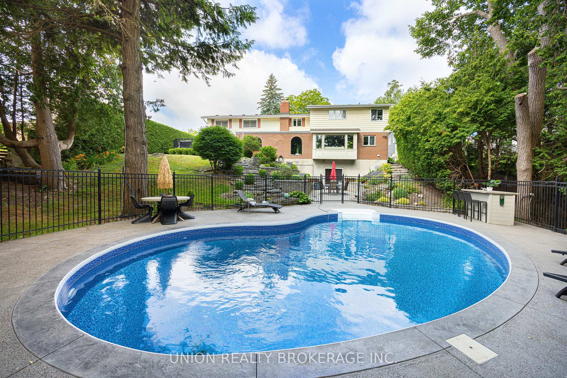 787 Glenmanor Drive