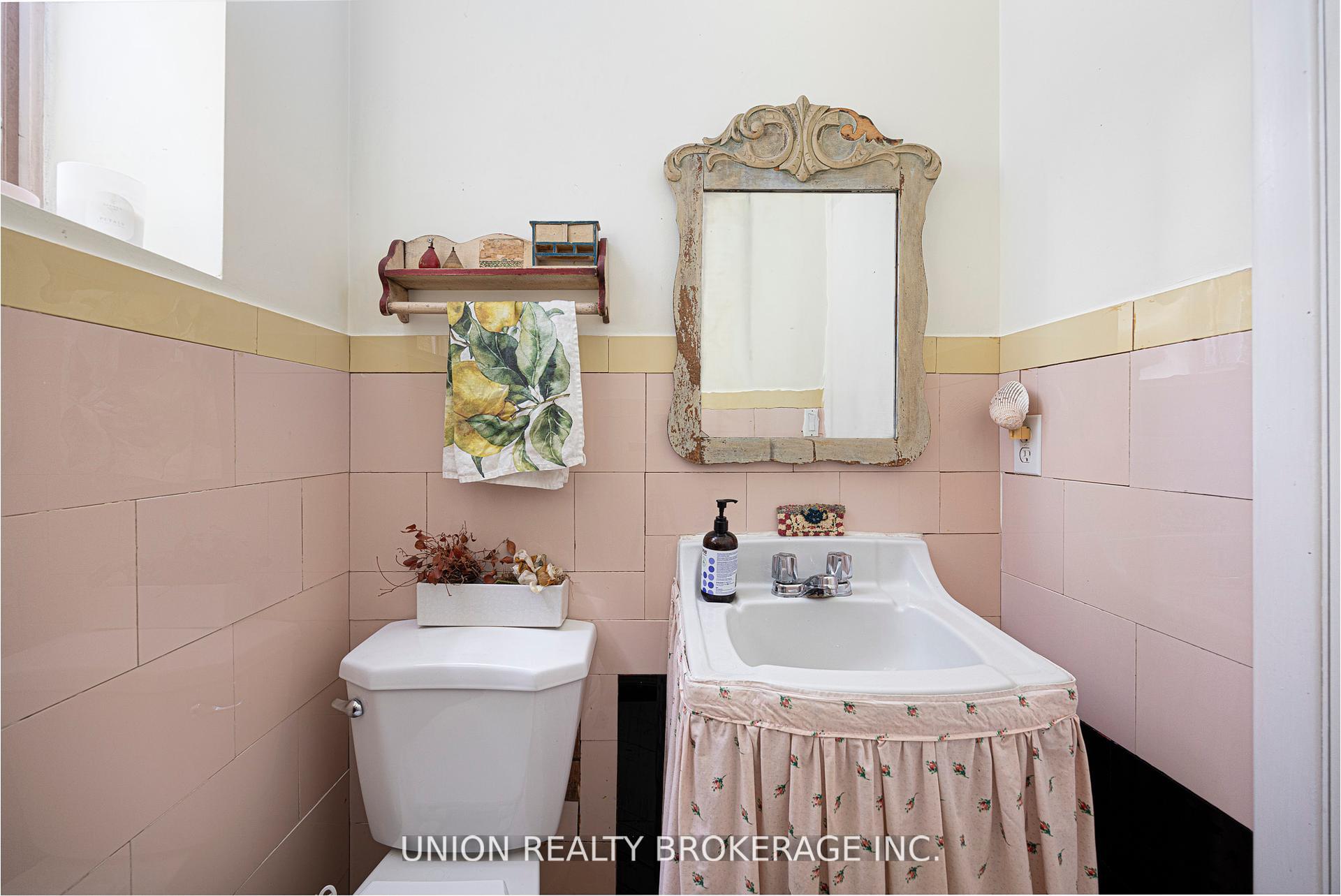 32B Victoria Park Avenue, Toronto E06