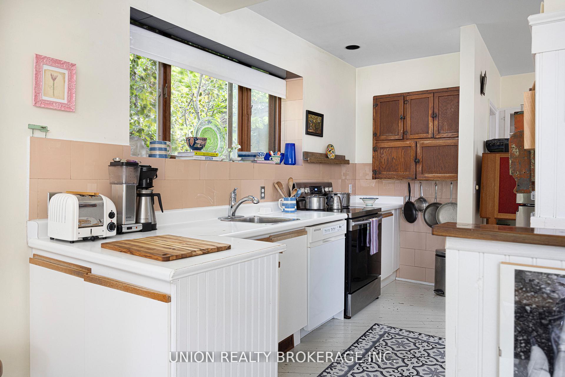32B Victoria Park Avenue, Toronto E06