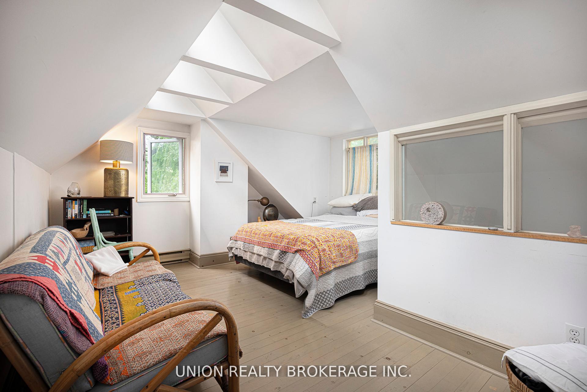 32B Victoria Park Avenue, Toronto E06