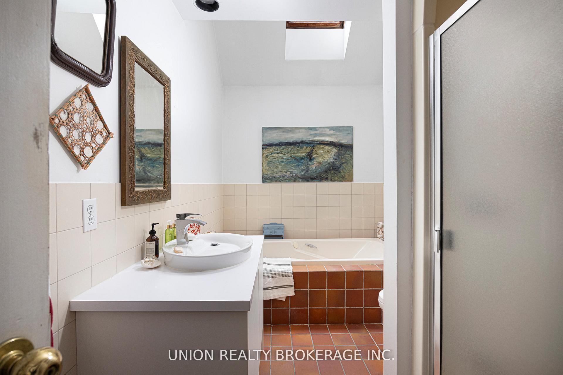 32B Victoria Park Avenue, Toronto E06