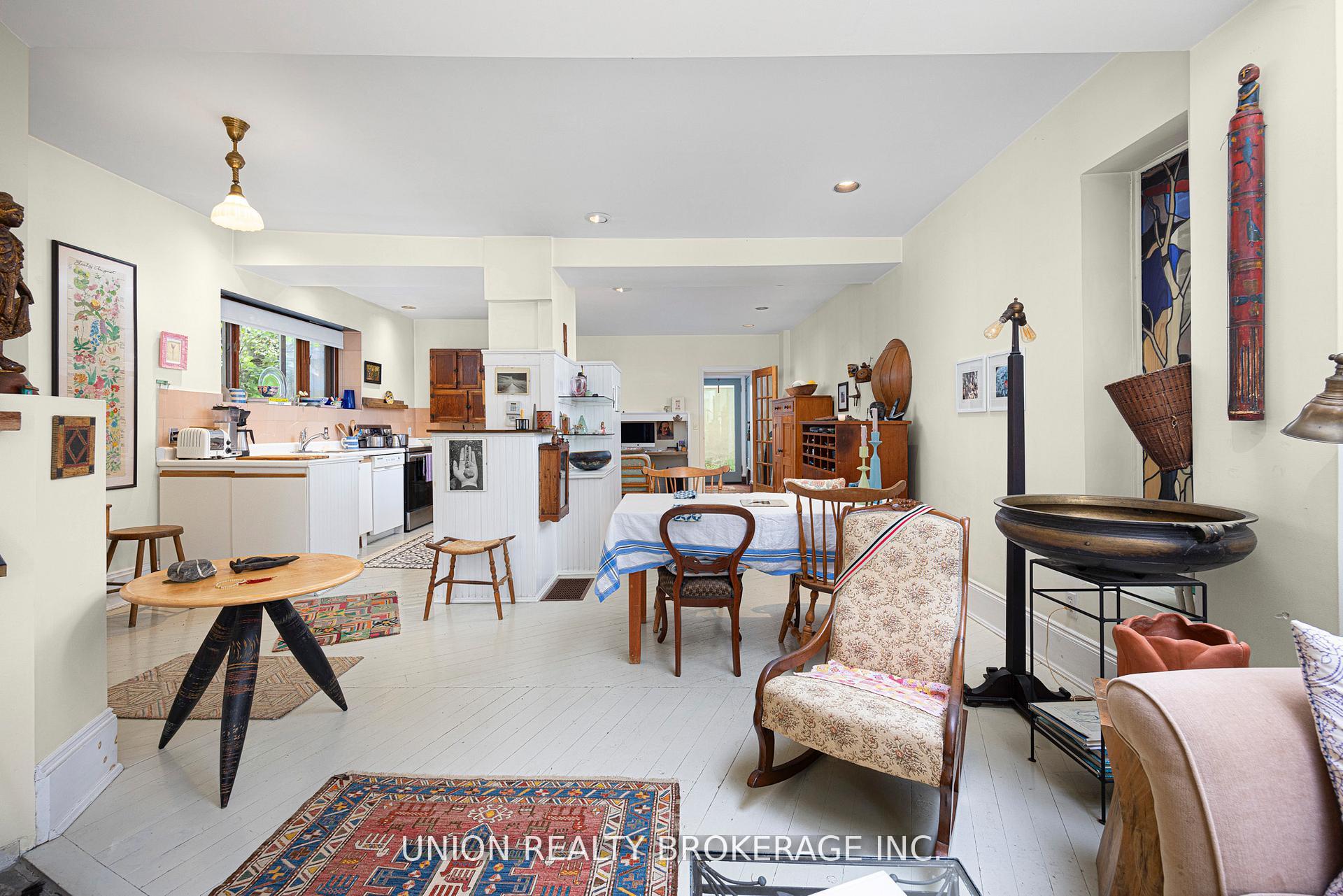 32B Victoria Park Avenue, Toronto E06