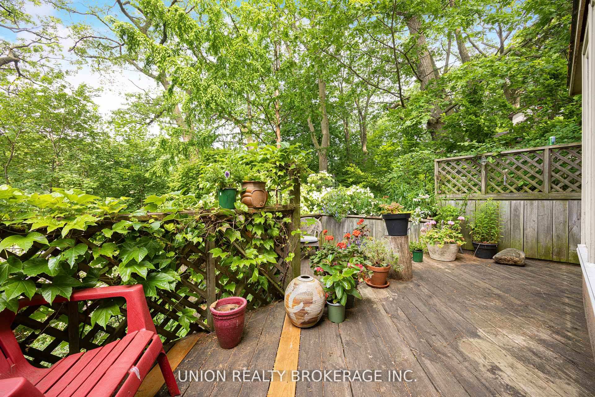32B Victoria Park Avenue, Toronto E06