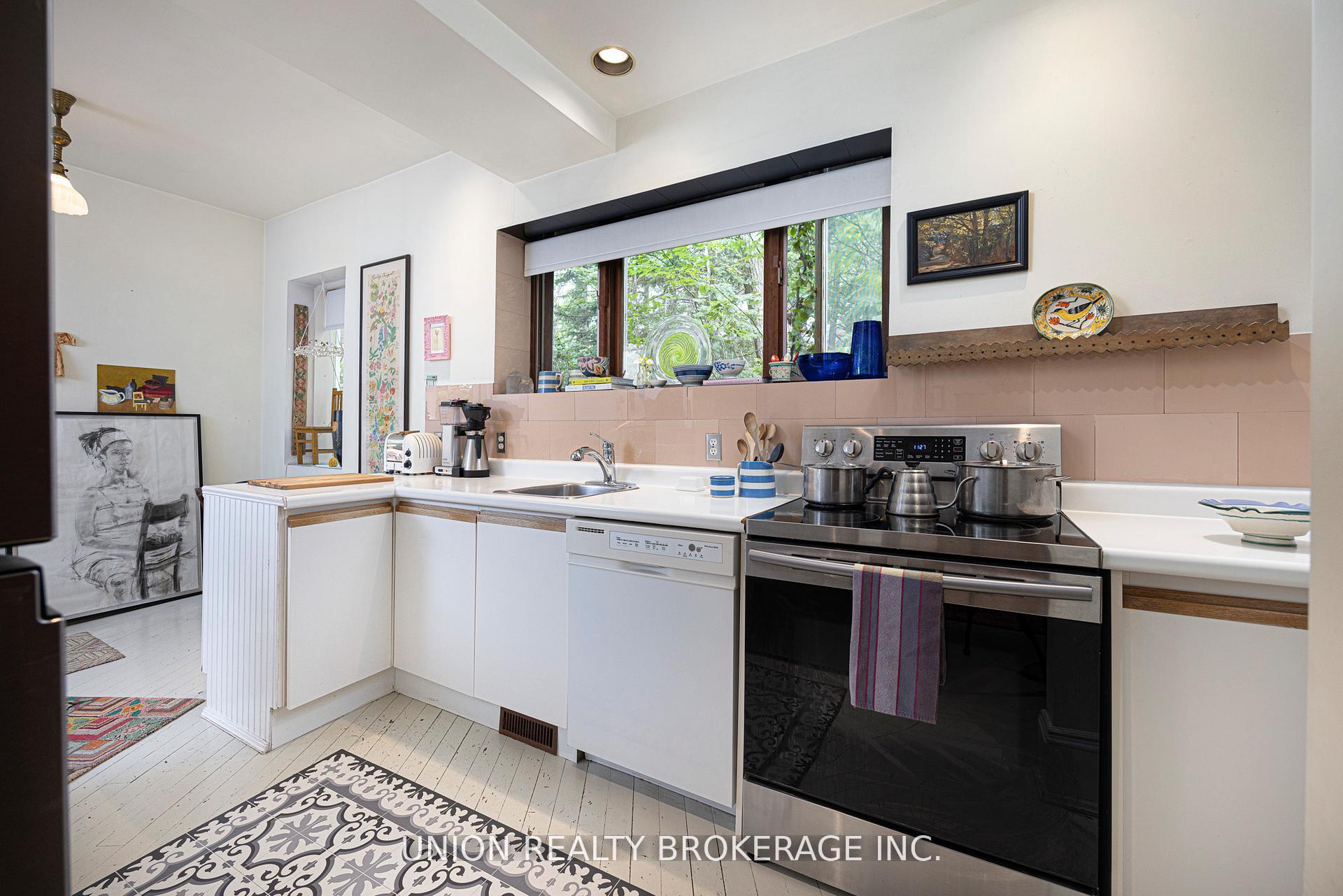 32B Victoria Park Avenue, Toronto E06