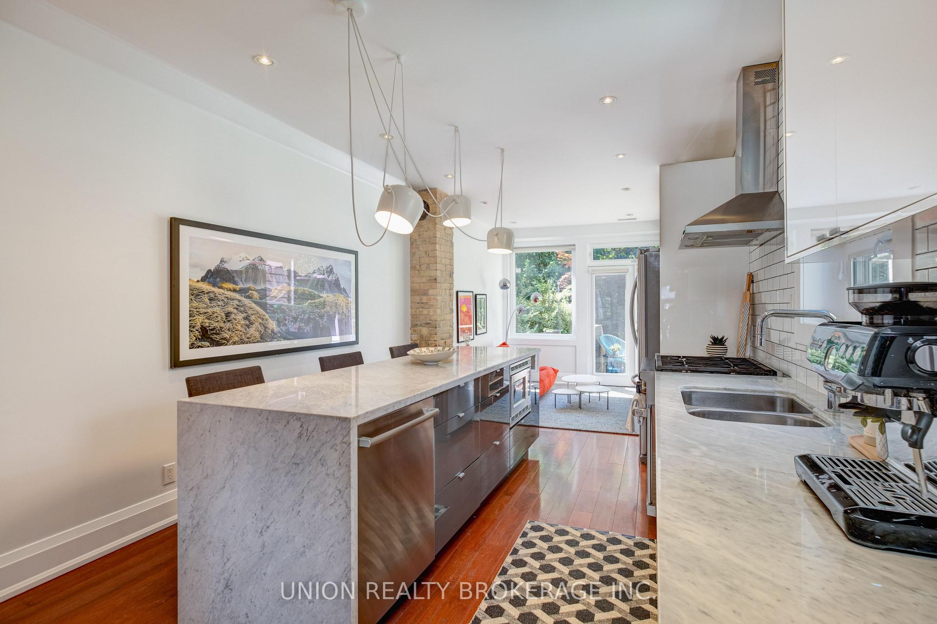 121 Withrow Avenue, Toronto E01