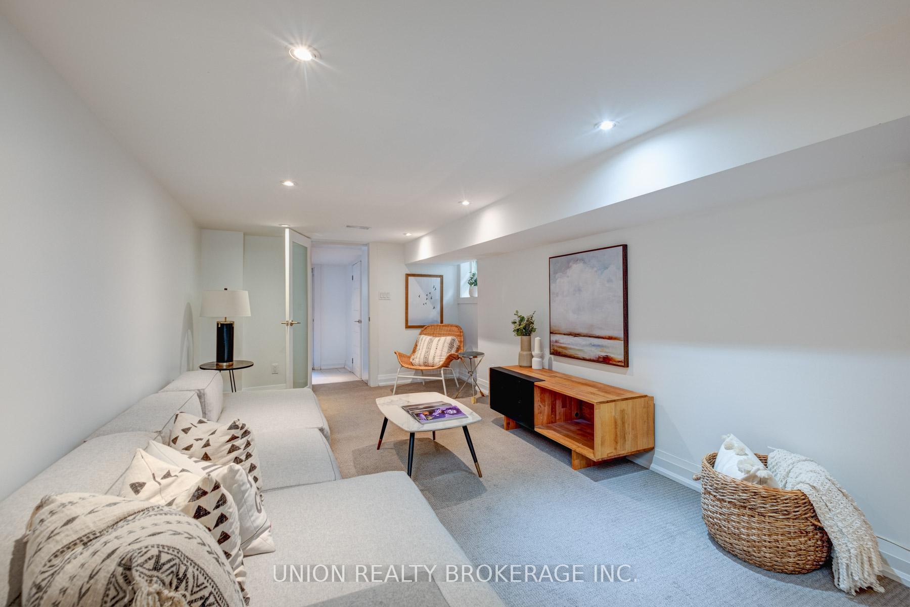 121 Withrow Avenue, Toronto E01
