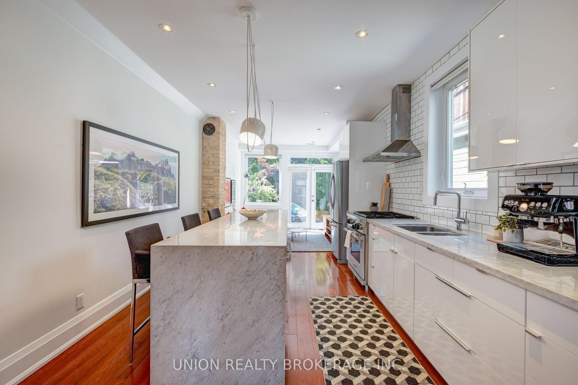121 Withrow Avenue, Toronto E01