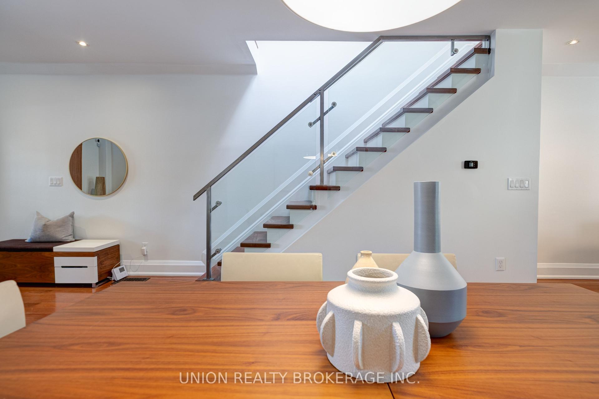 121 Withrow Avenue, Toronto E01