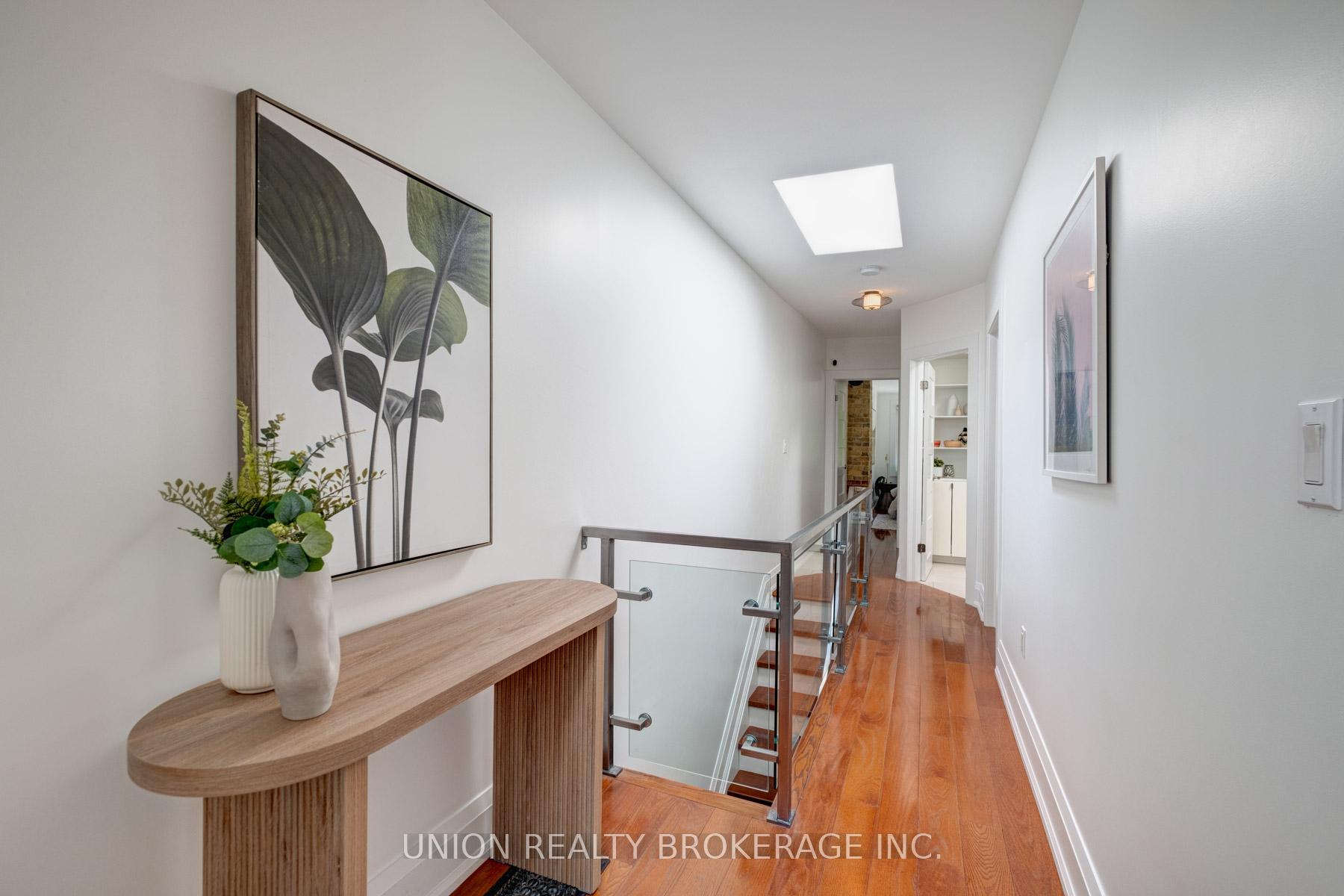 121 Withrow Avenue, Toronto E01