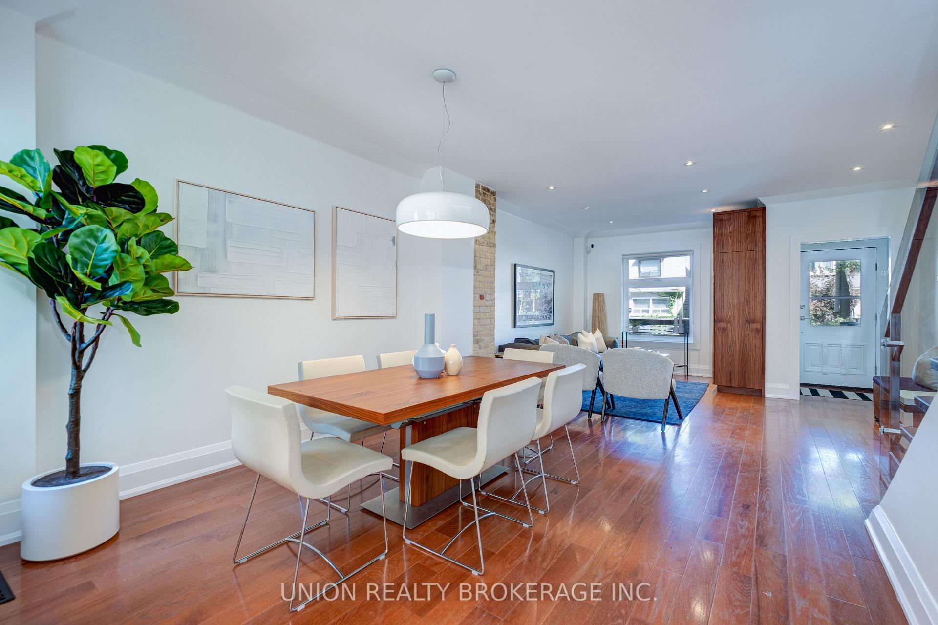 121 Withrow Avenue, Toronto E01