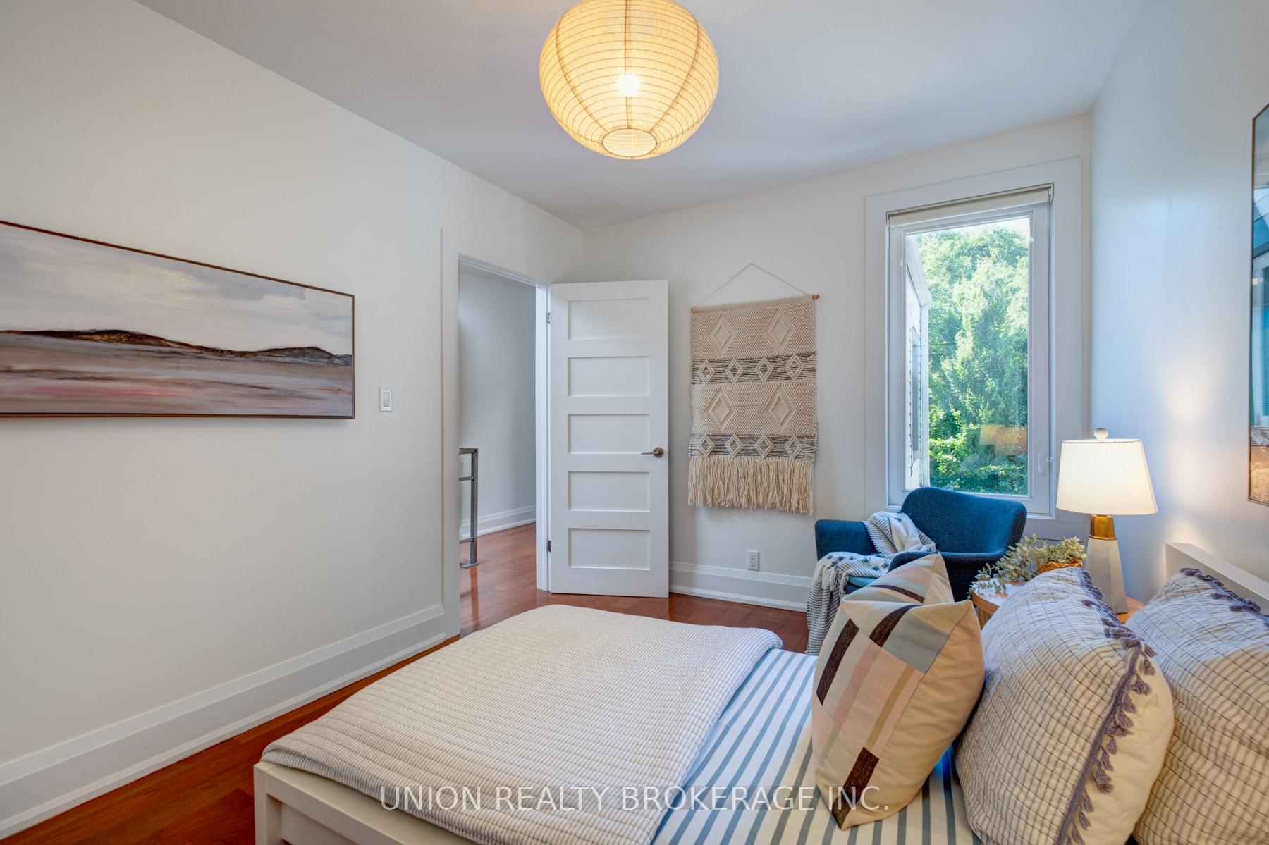121 Withrow Avenue, Toronto E01