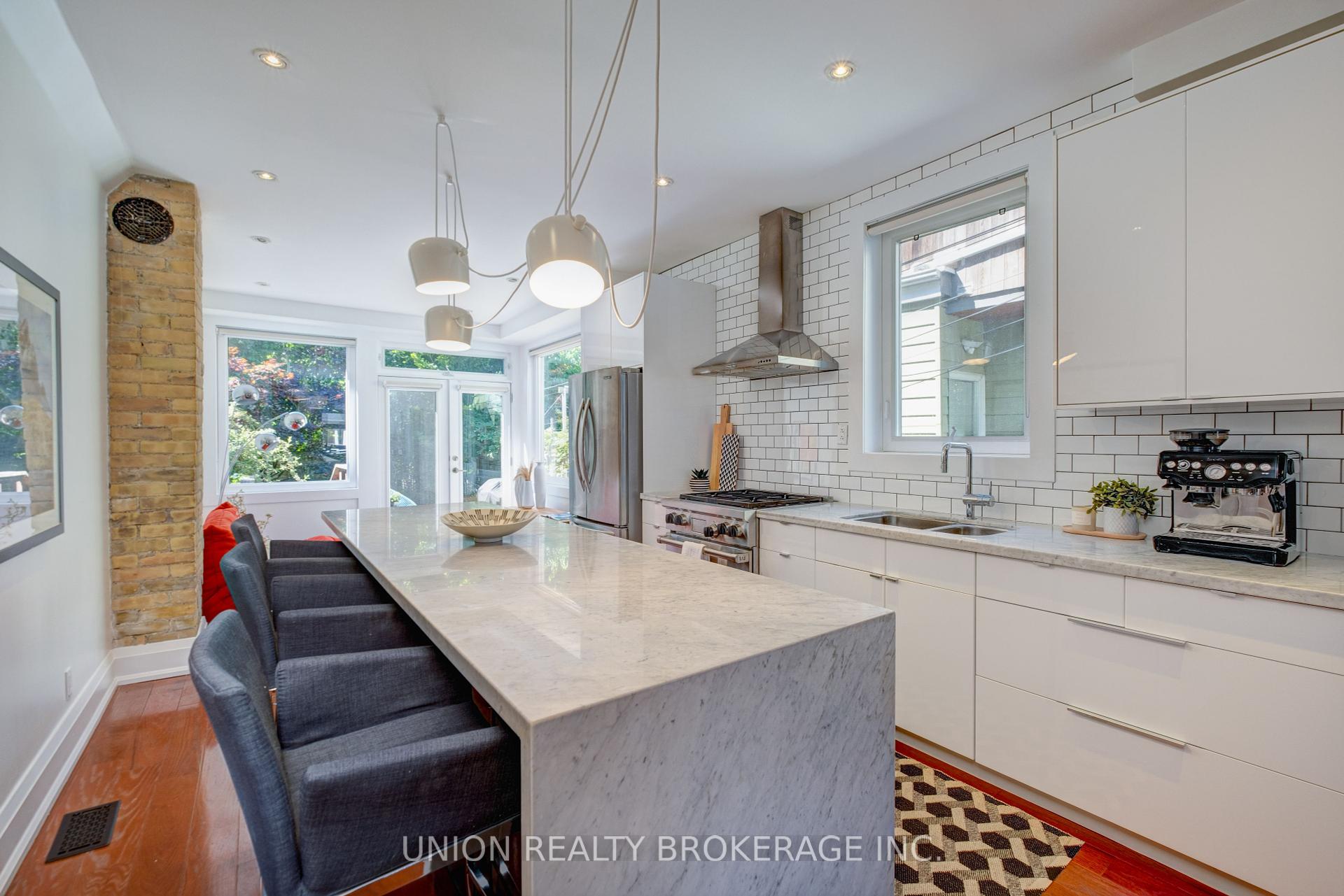 121 Withrow Avenue, Toronto E01